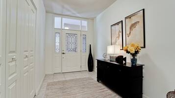 Studio (2 Bedrooms) | Interior