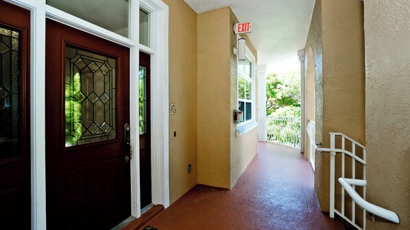 Studio (2 Bedrooms) | Interior