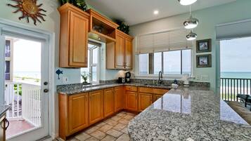 Studio (2 Bedrooms) | Property amenity