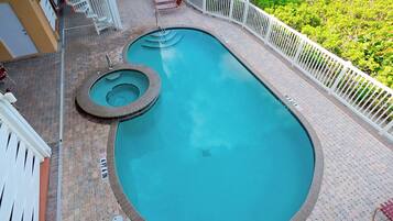 Studio (2 Bedrooms) | Property amenity