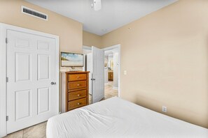Studio (4 Bedrooms) | Interior