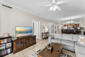 Studio (4 Bedrooms) | Interior