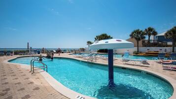 Studio (3 Bedrooms) | Interior