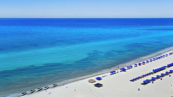 Studio (3 Bedrooms) | Interior