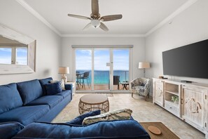 Studio (3 Bedrooms) | Interior