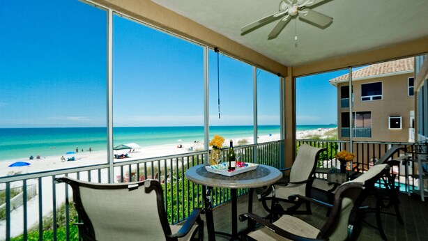 Outdoor dining - Marbella Villa 02 (Bradenton Beach)