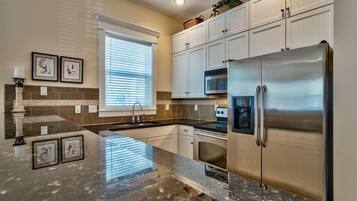 Oven, stovetop, dishwasher, cookware/dishes/utensils