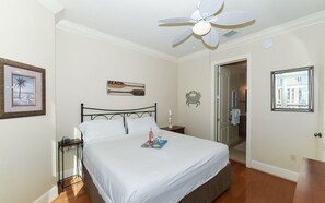 2 bedrooms, laptop workspace, iron/ironing board, free WiFi - Marbella Villa 12 (Bradenton Beach)