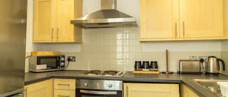 Apartment, 2 Bedrooms | Private kitchen | Fridge, microwave, oven, stovetop