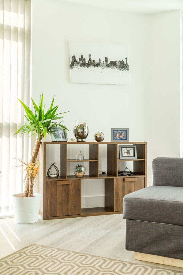 Apartment, 2 Bedrooms | Living room | 46-inch plasma TV with digital channels, TV, Netflix - Kent Street - Apt 3 (Liverpool)