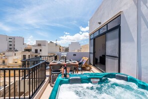 Apartment, 1 Bedroom, Balcony, City View | Outdoor spa tub - Seashells Seaview Penthouse With Hottub (St. Paul's Bay)