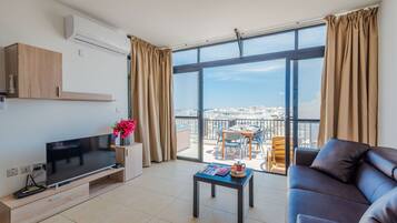 Apartamento, 1 quarto, sacada, vista para a cidade | Área de estar