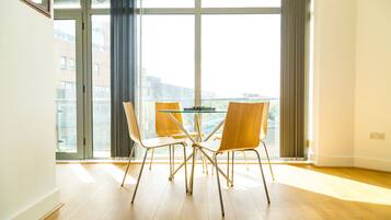 Apartment, 2 Bedrooms | In-room dining