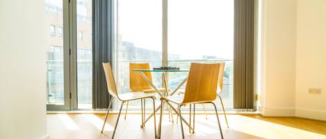Apartment, 2 Bedrooms | In-room dining
