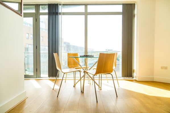 Apartment, 2 Bedrooms | In-room dining