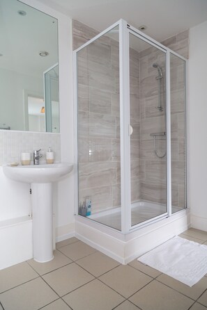 Bathroom - Kent Street - Apt 4 (Liverpool)