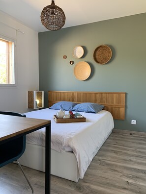 2 dormitorios, tabla de planchar con plancha, cuna de viaje y wifi