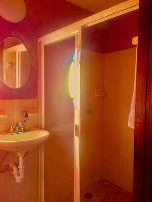 Apartment, 2 Bedrooms, Accessible, Balcony | Bathroom | Free toiletries, hair dryer, towels - Lovely Aparment Spectacular View (San Cristóbal de las Casas)