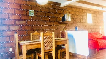 House, 4 Bedrooms, Patio, City View | Dining