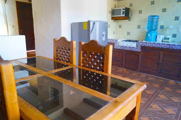 House, 4 Bedrooms, Patio, City View | Private kitchen | Fridge, microwave