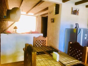 Rumah, 2 kamar tidur, patio, pemandangan kebun | Tempat makan
