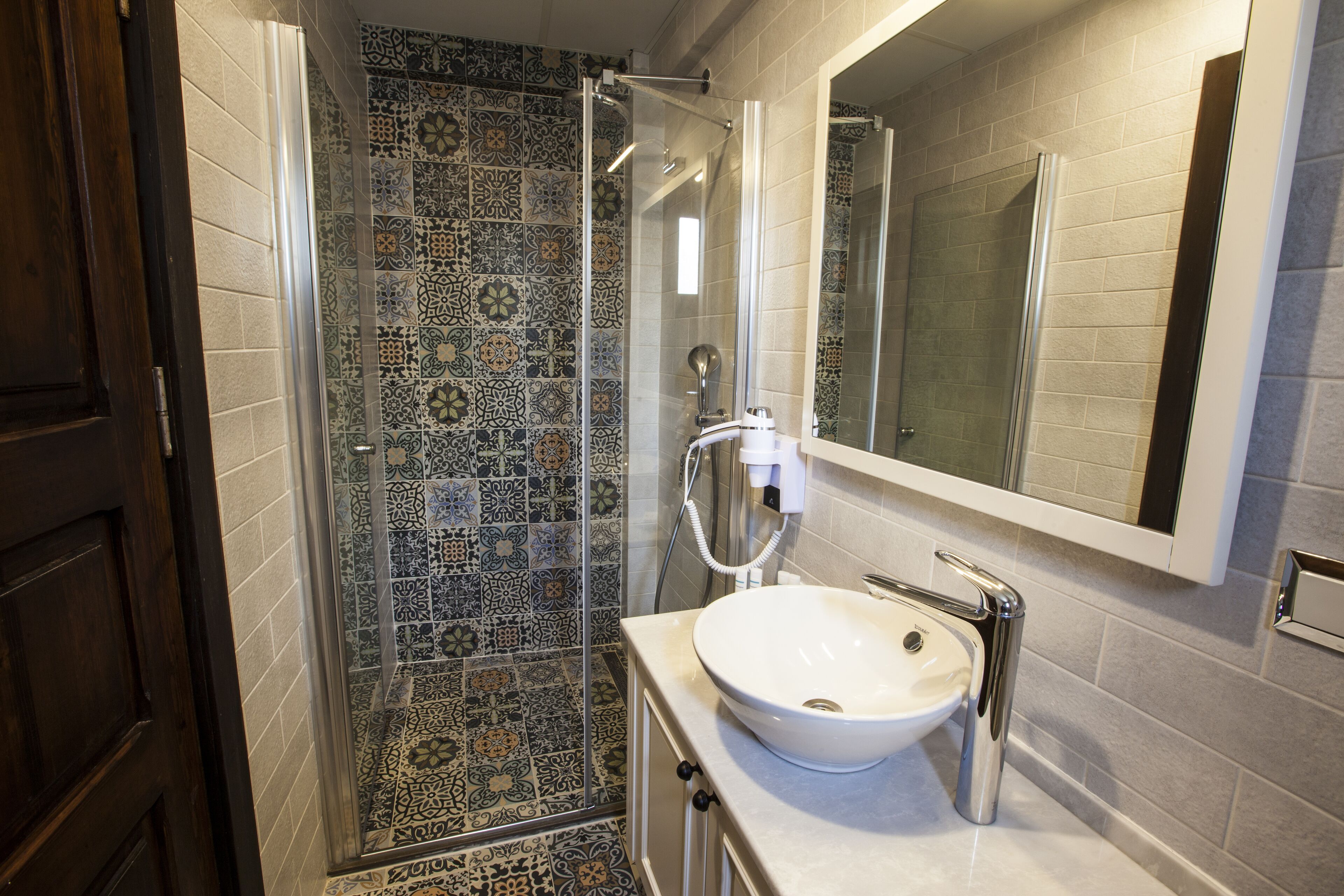 family quadruple room | bathroom shower