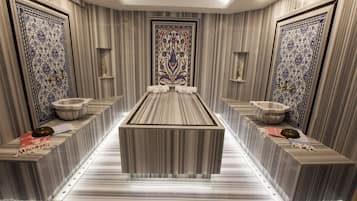 Tyrkisk bad/hamam, kroppsskrubb og massasje