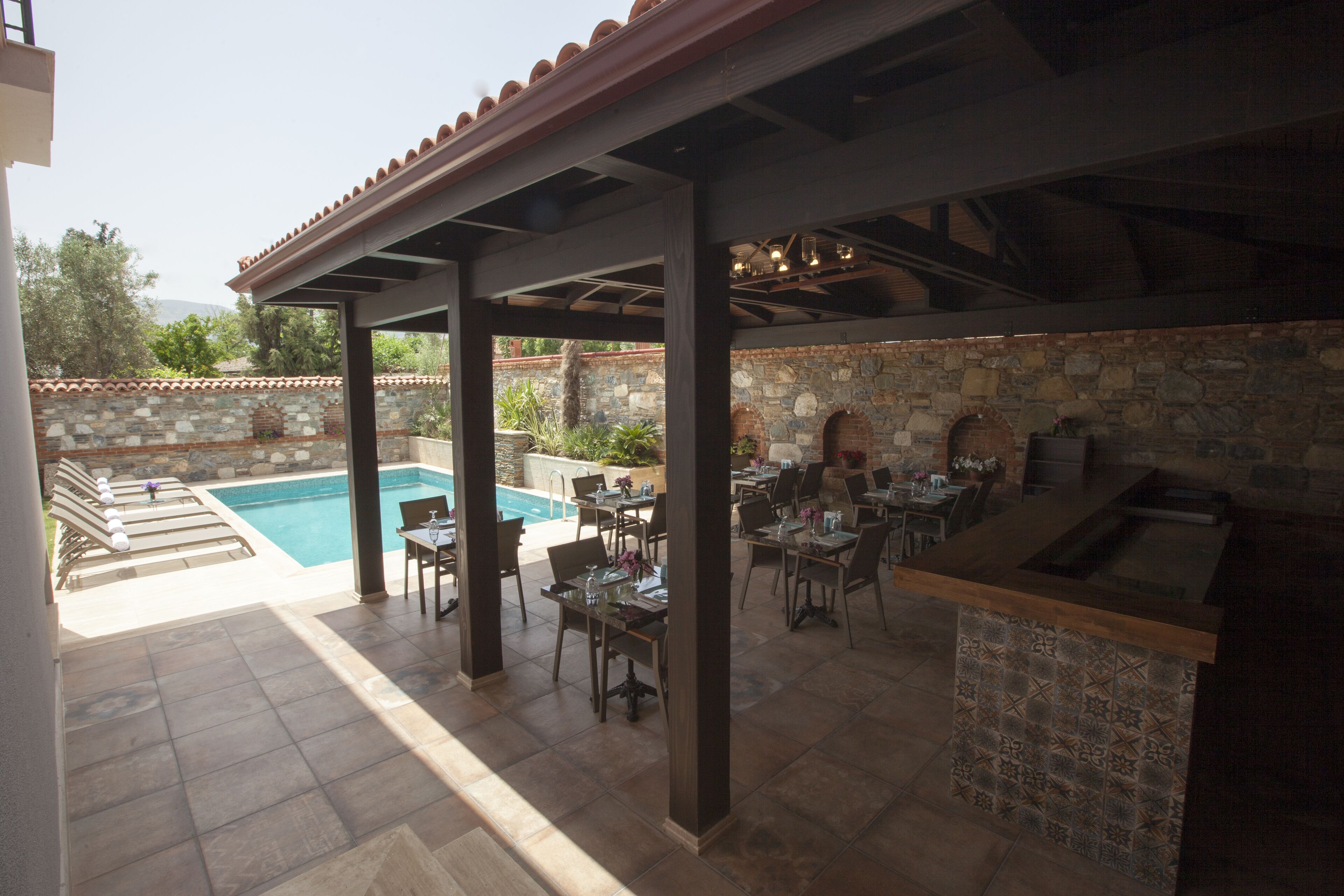 free daily full breakfast