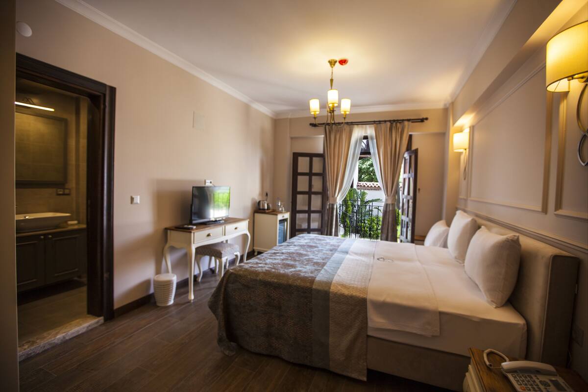 superior triple room | 1 bedroom, egyptian cotton sheets, premium bedding, tempur-pedic beds