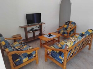 Apartment, 2 Bedrooms, Smoking, Balcony | Interior