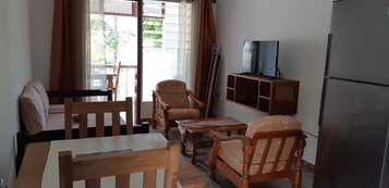 Apartment, 1 Bedroom, Smoking, Balcony | Living area