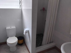 Apartment, 2 Bedrooms, Smoking, Balcony | Bathroom