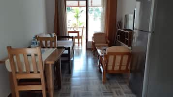 Appartement, 1 chambre, fumeurs, balcon | Coin séjour