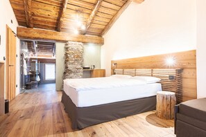 Panoramic Room | Hypo-allergenic bedding, in-room safe, blackout drapes, soundproofing