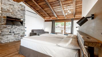 Family Room | Hypo-allergenic bedding, in-room safe, blackout drapes, soundproofing