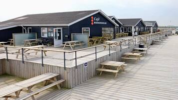 Tempat makan outdoor