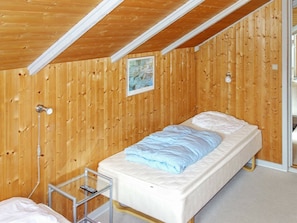 3 bedrooms, cribs/infant beds