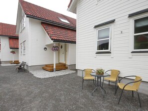 House | Outdoor dining - Holiday Home in Ã…ram (Vanylven)