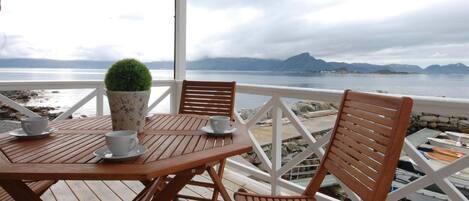 House | Outdoor dining