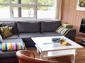 DVD player, MP3 dock - Ideal Holiday Home in Hirtshals Denmark With Whirlpool (Hirtshals)