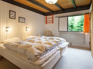 3 bedrooms, cots/infant beds - Modern Holiday Home in Stroby Denmark With Terrace (Strøby)
