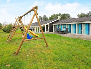 House | Children’s area - 10 Person Holiday Home in Jerup (Jerup)