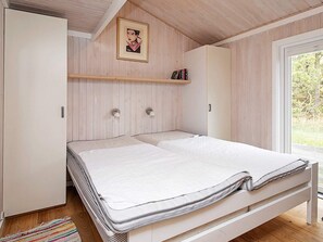 6 bedrooms