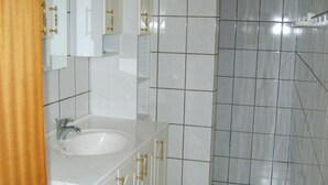 Bathroom - Peaceful Holiday Home in Sydals Denmark With Terrace (Sydals)
