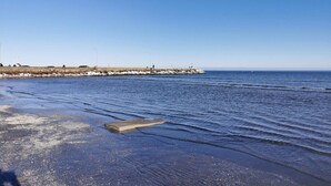 A coastal scene with a rocky breakwater, calm sea, and a clear sky. - 4 Star Holiday Home in Albaek (Aalbaek)