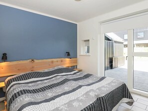 3 bedrooms, cots/infant beds - Pleasing Holiday Home in Jutland Denmark With Whirlpool (Lokken)