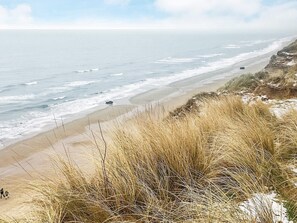 Beach - 8 Person Holiday Home in Lokken (Lokken)