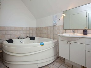 Spa treatment - 6 Person Holiday Home in Vaeggerlose (Vaeggerlose)