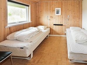 3 Schlafzimmer, Babybetten