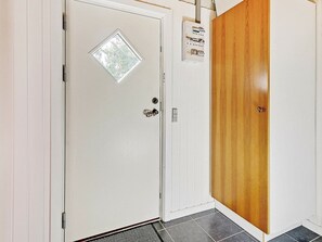 3 bedrooms, cribs/infant beds